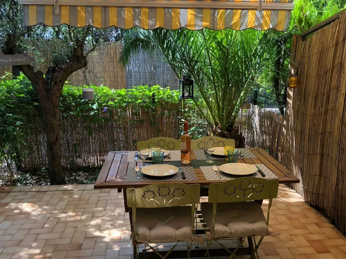 **** Beau T2 de 40 m2, jardin de 70m2, au calme, à 50 mètres de la plage Le Pradet 0*,