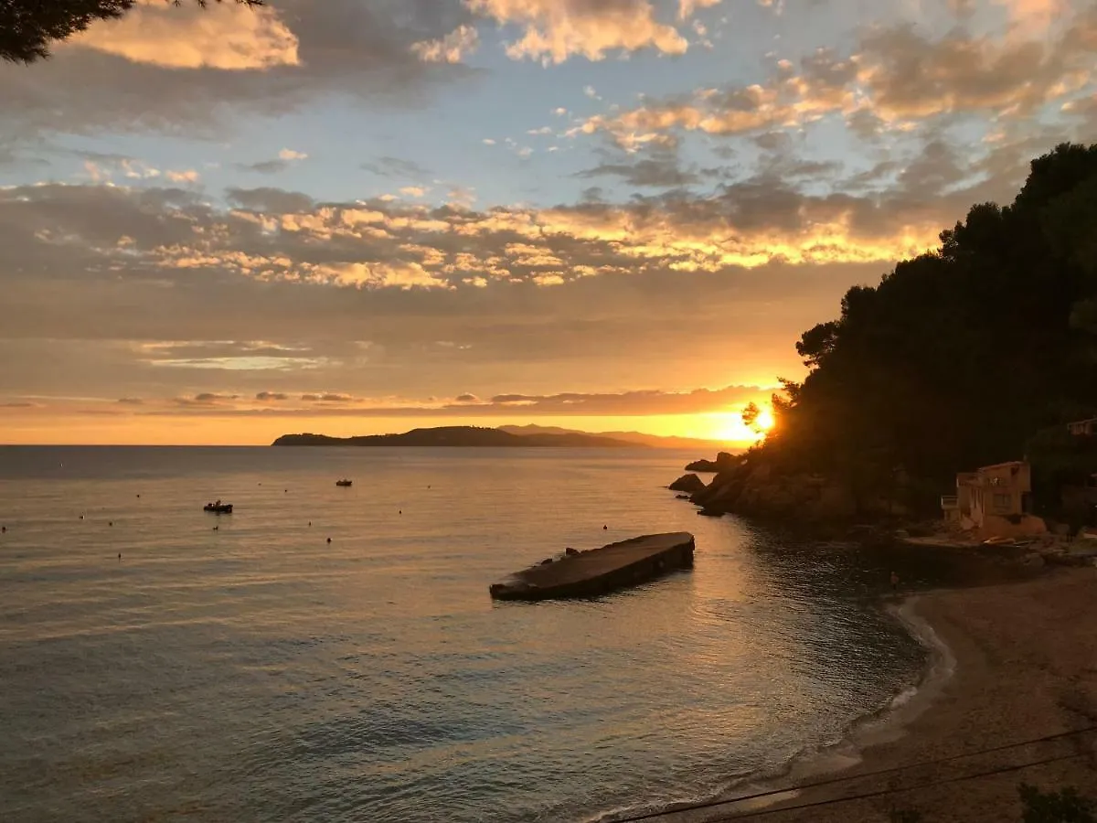 **** Beau T2 de 40 m2, jardin de 70m2, au calme, à 50 mètres de la plage Le Pradet 0*,  France