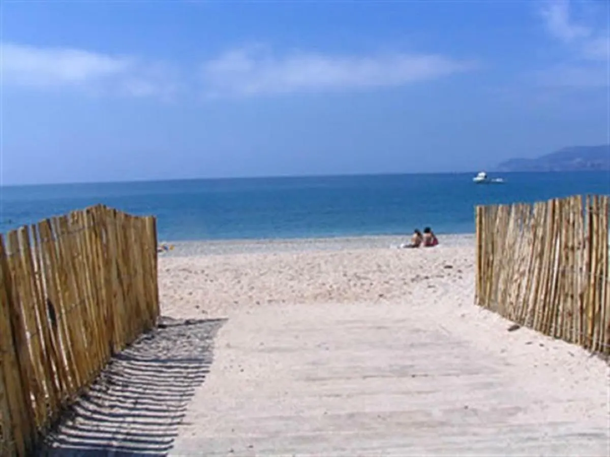Appartement **** Beau T2 de 40 m2, jardin de 70m2, au calme, à 50 mètres de la plage Le Pradet France